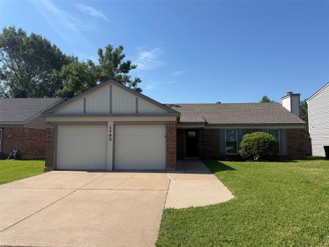 1702 Crimson Court Arlington TX 76018