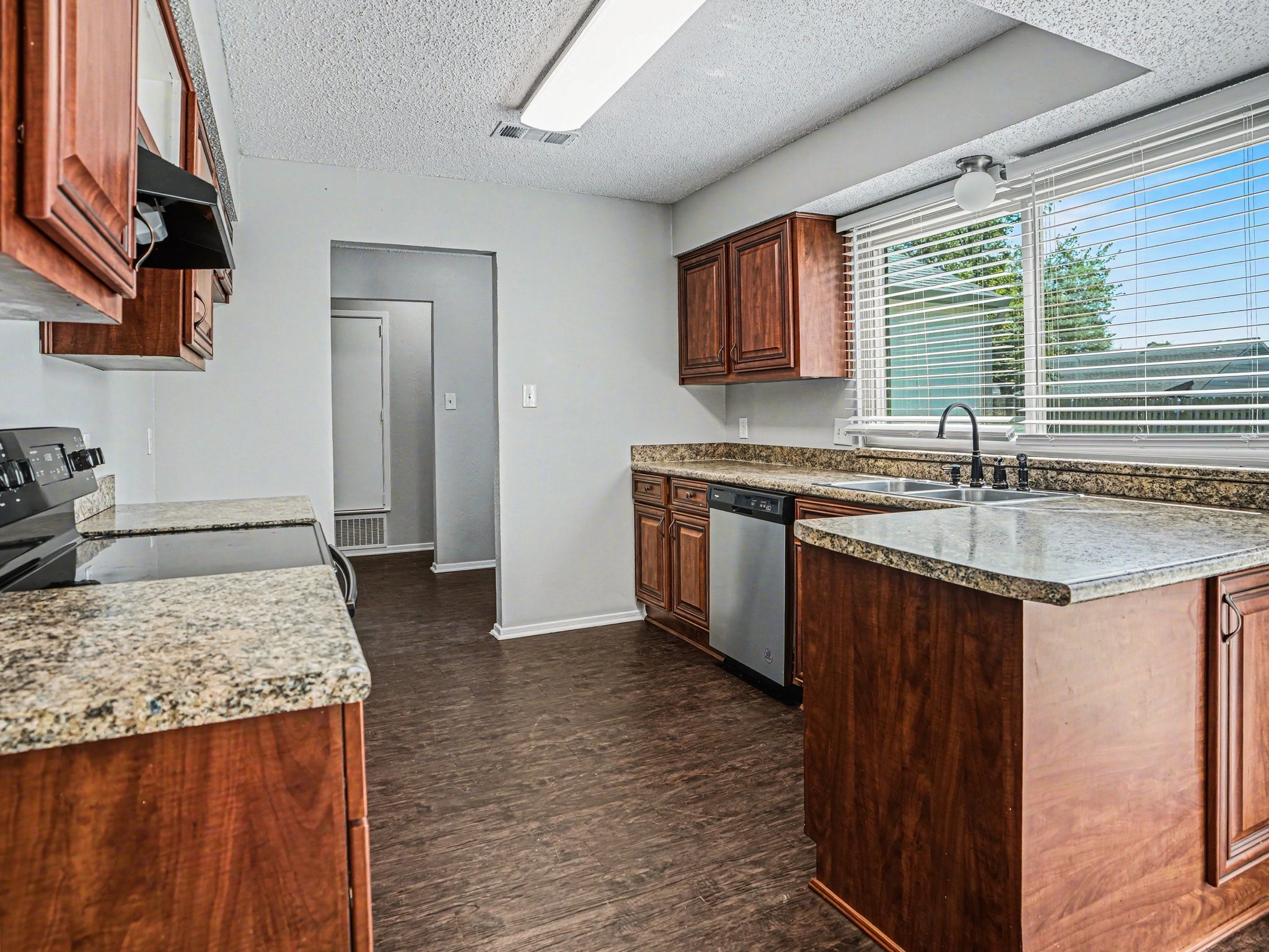 1702 Crimson Court Arlington TX 76018