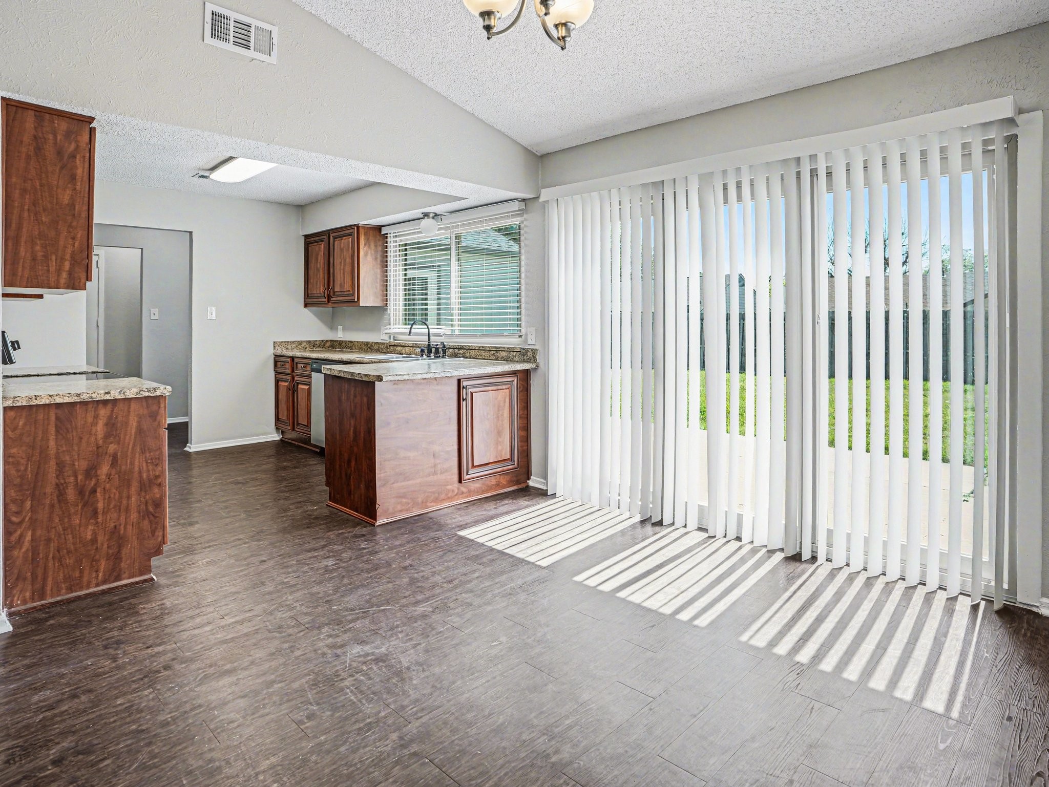 1702 Crimson Court Arlington TX 76018