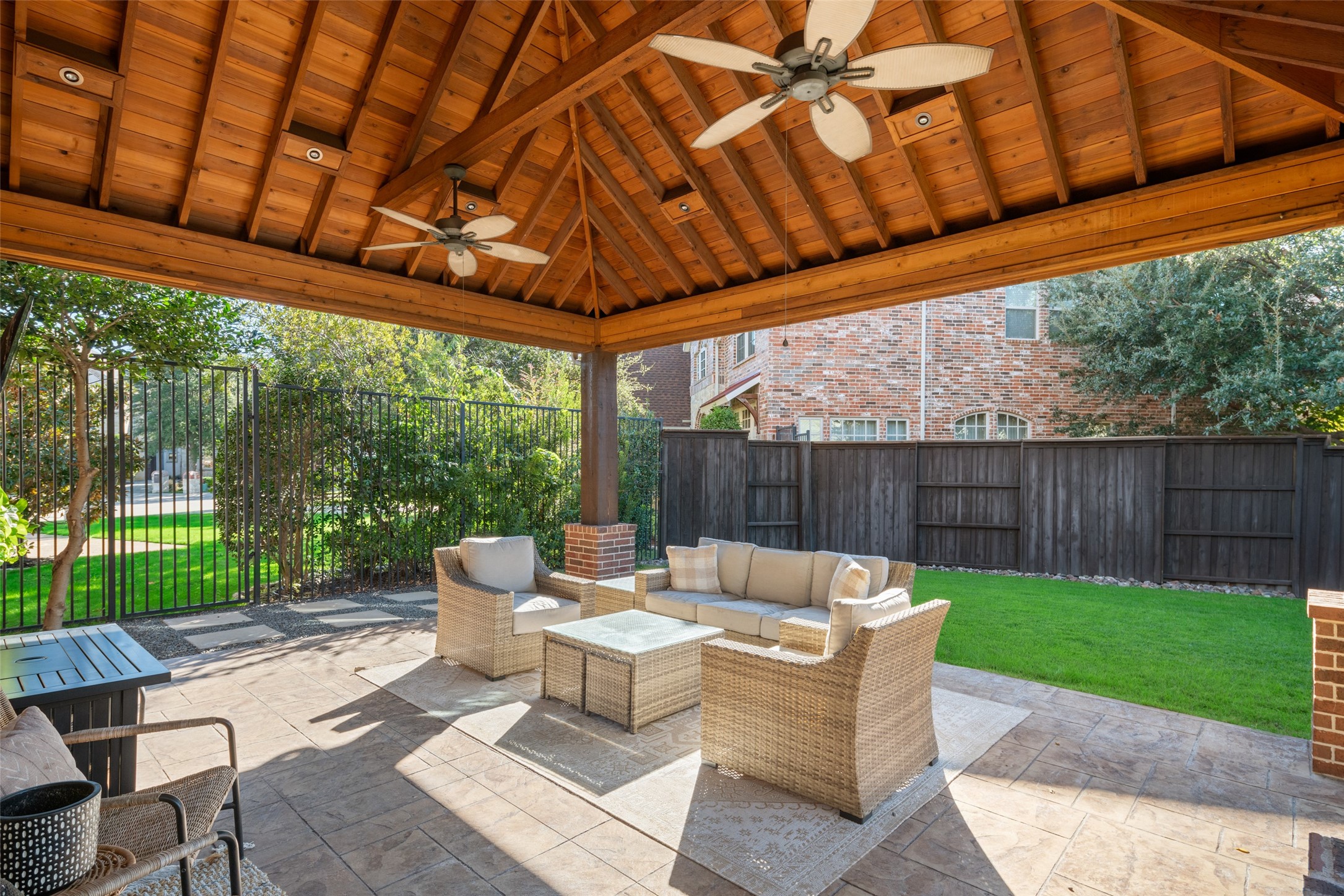 18203 Brighton Green Dallas TX 75252