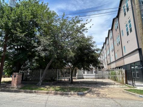 731 W 10th Street Dallas TX 75208