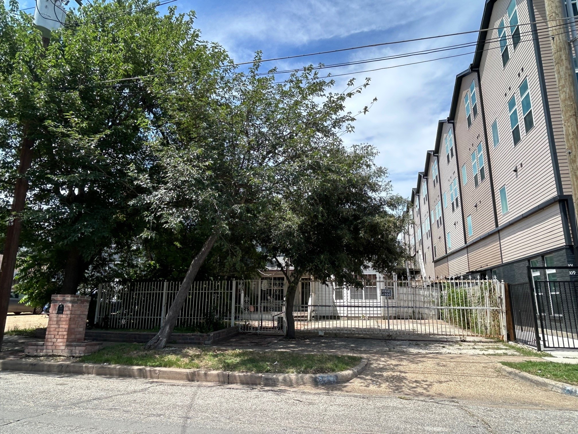 731 W 10th Street Dallas TX 75208