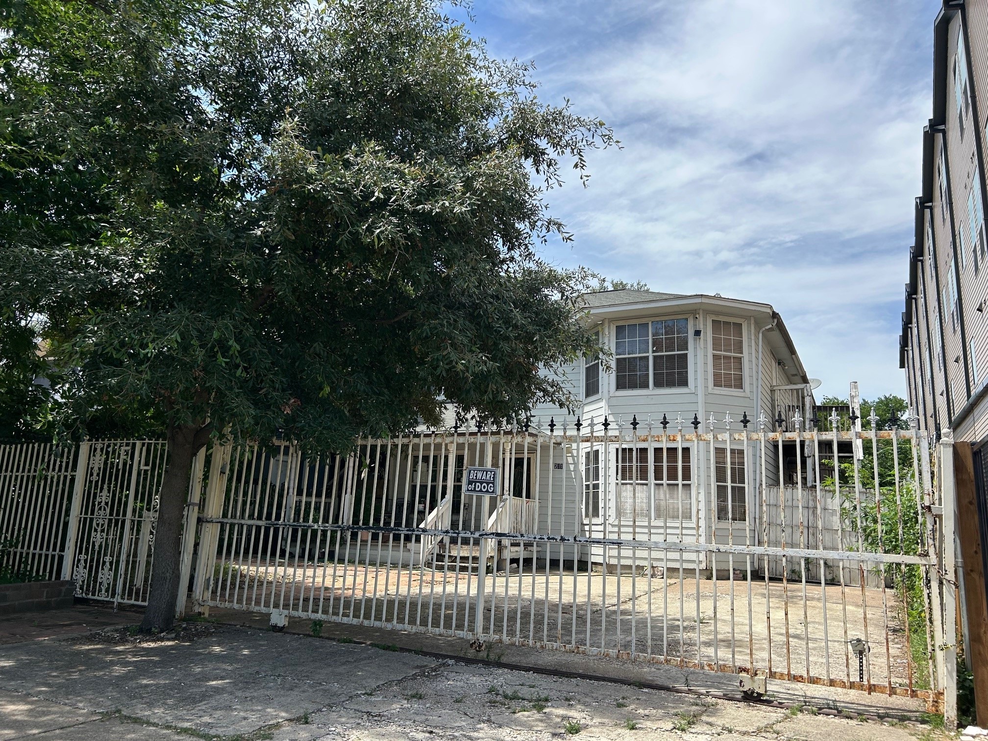 731 W 10th Street Dallas TX 75208