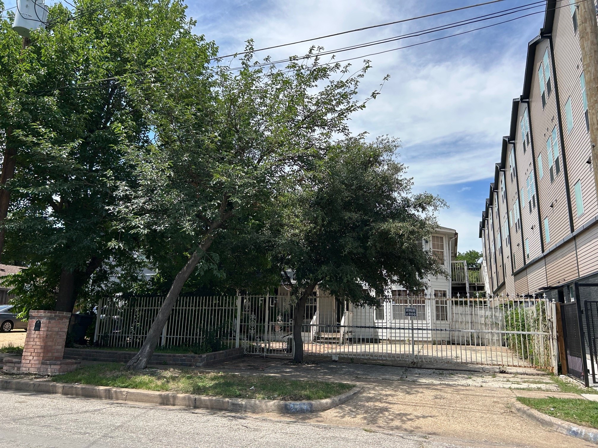 731 W 10th Street Dallas TX 75208