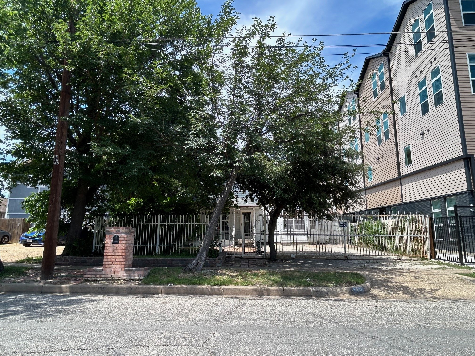 731 W 10th Street Dallas TX 75208
