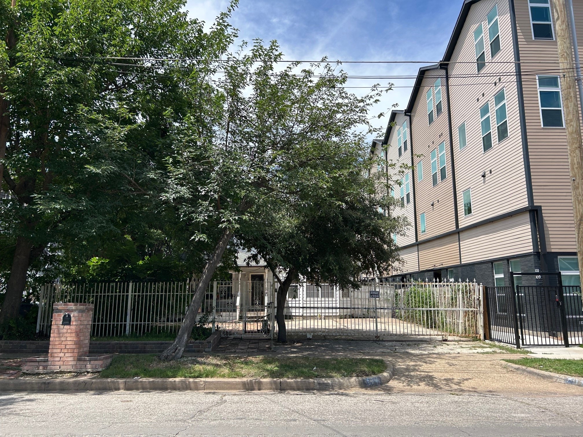731 W 10th Street Dallas TX 75208
