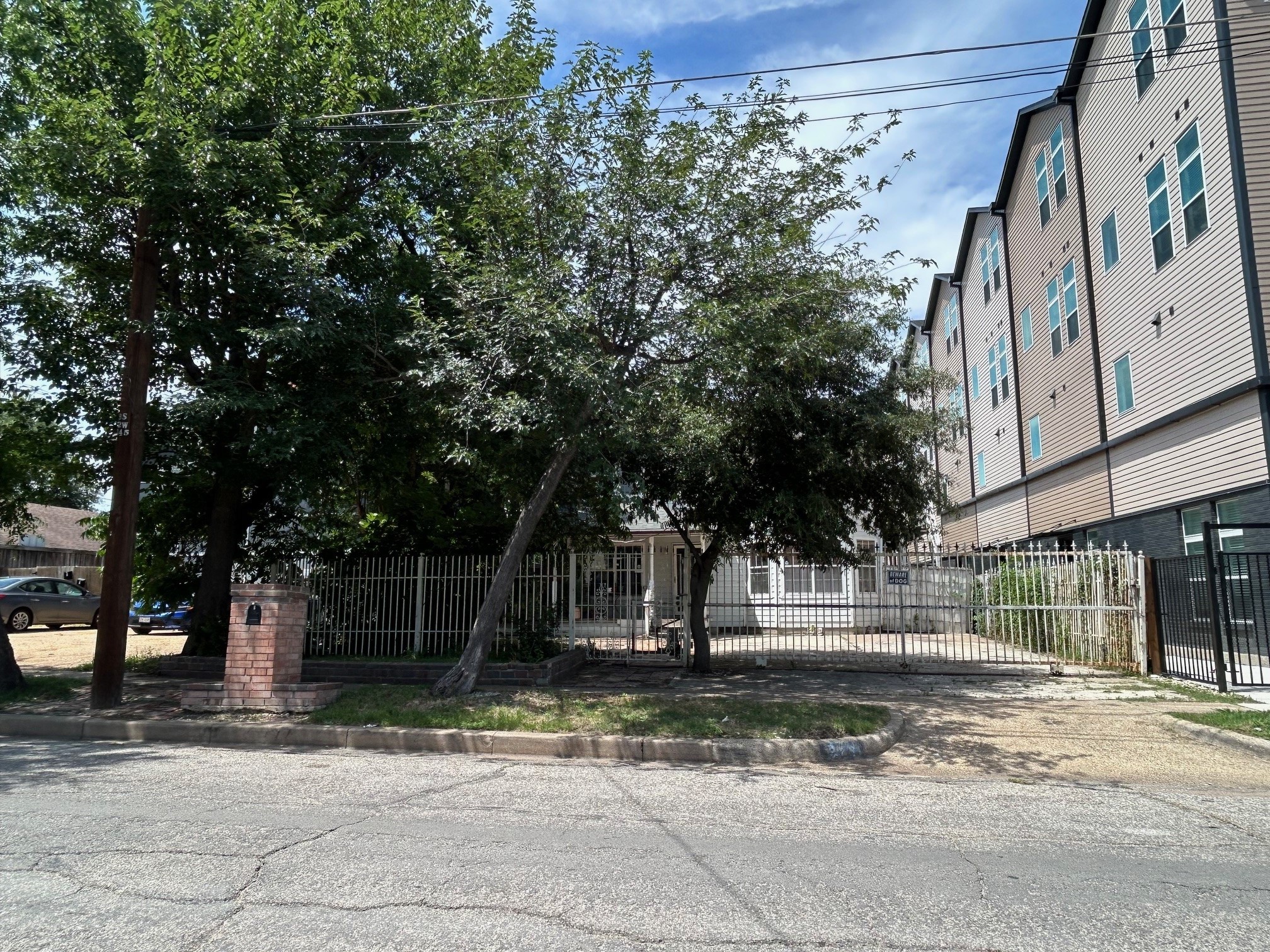 731 W 10th Street Dallas TX 75208