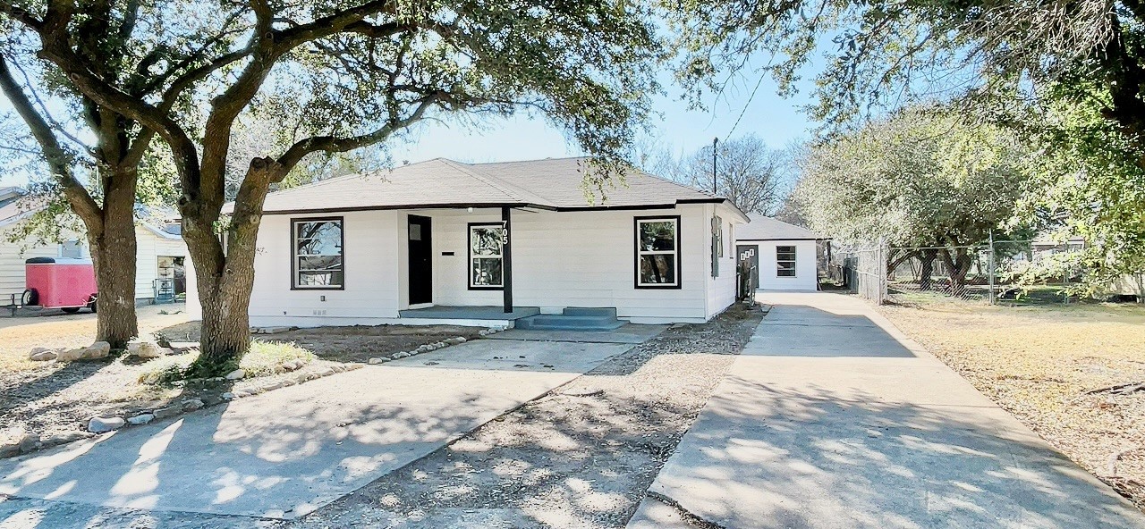 705 S Church Street Ferris TX 75125