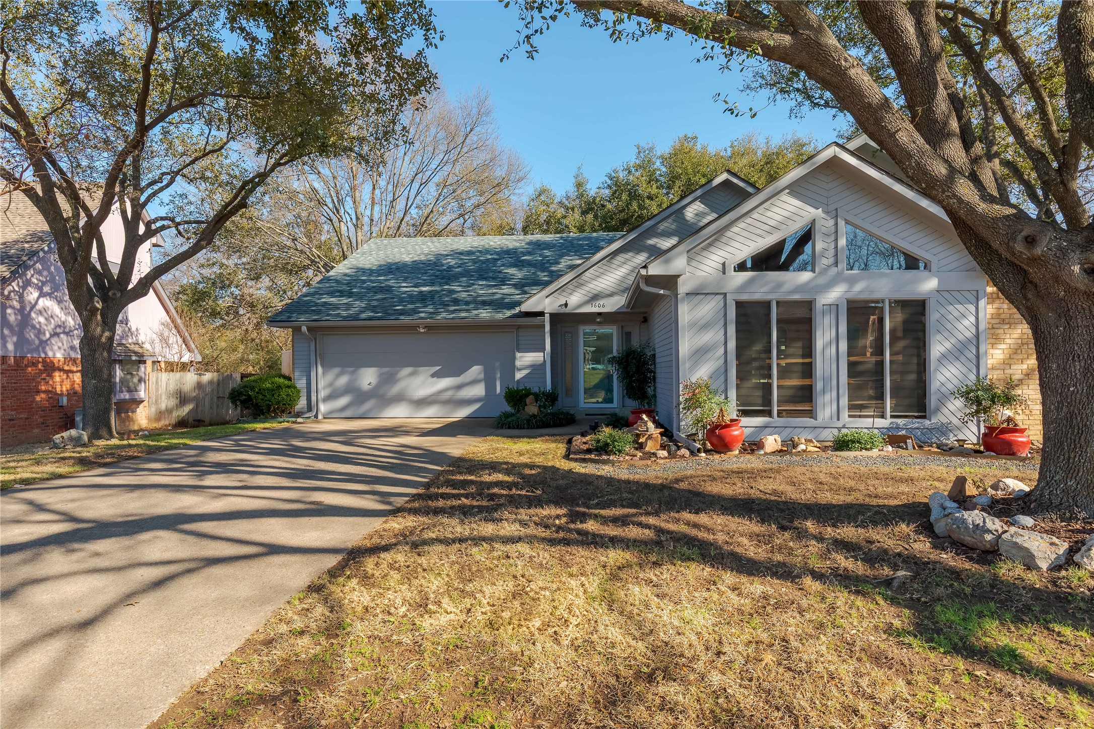 1606 Knob Hill Drive Garland TX 75043