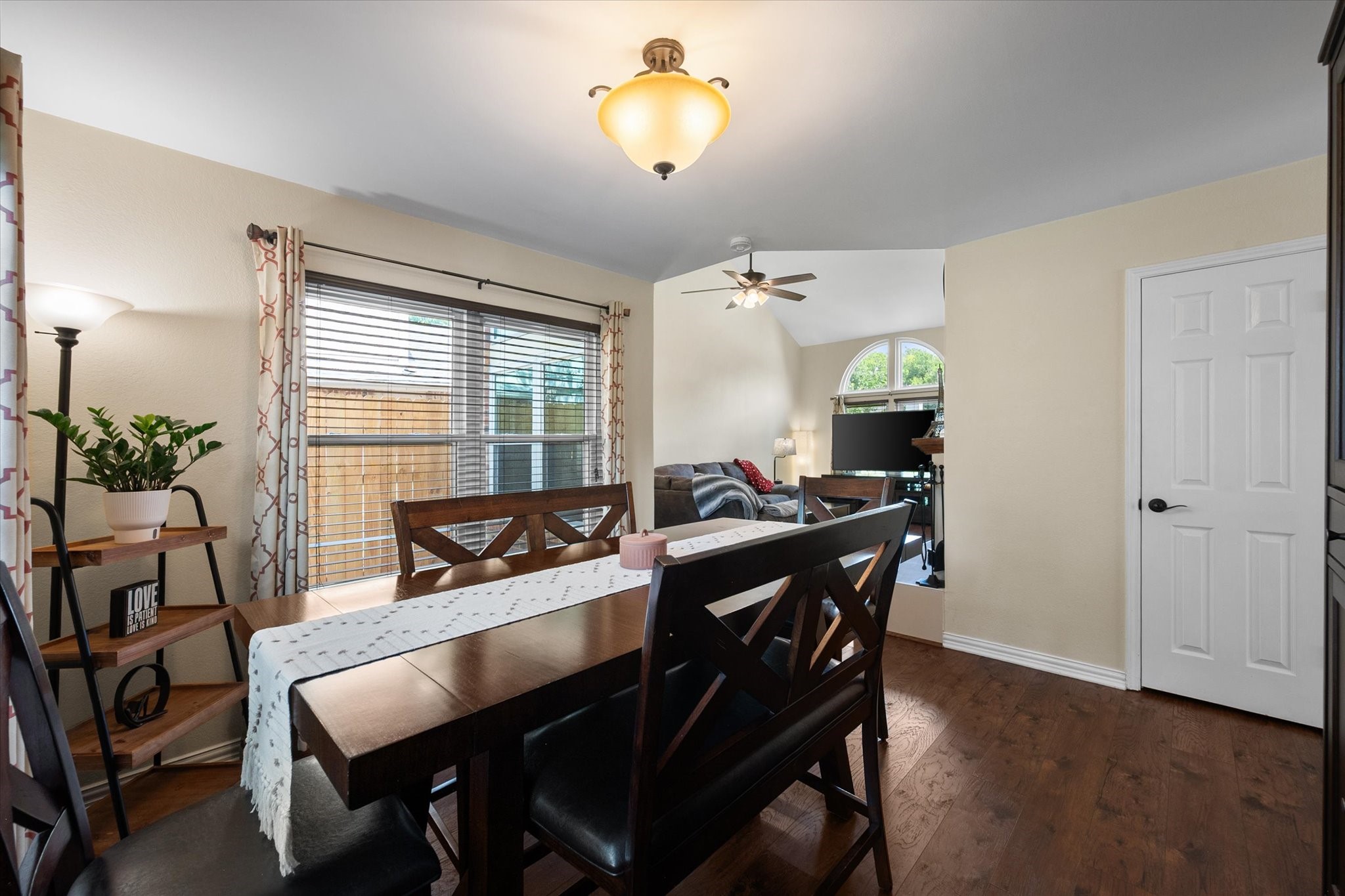 2404 Bennington Drive Arlington TX 76018