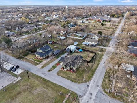 110 E Houston Street Leonard TX 75452