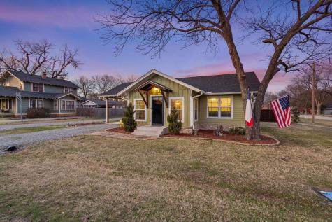 110 E Houston Street Leonard TX 75452