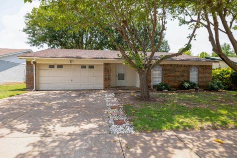 713 Rockledge Drive Saginaw TX 76179