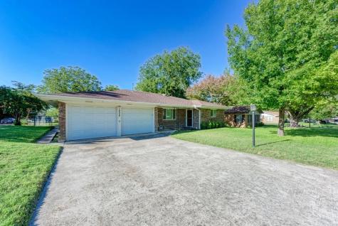 1208 W Avenue B Lampasas TX 76550