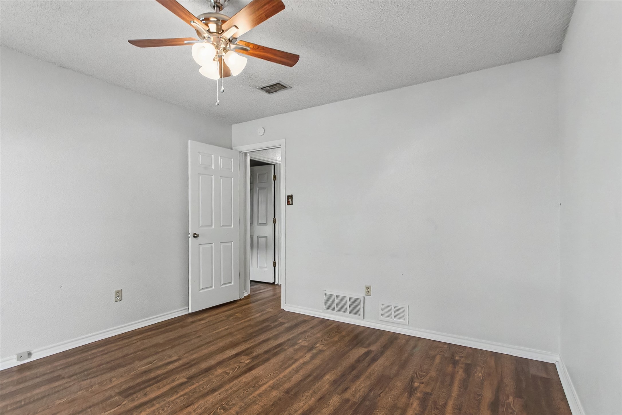 2820 Whitehurst Drive Fort Worth TX 76133