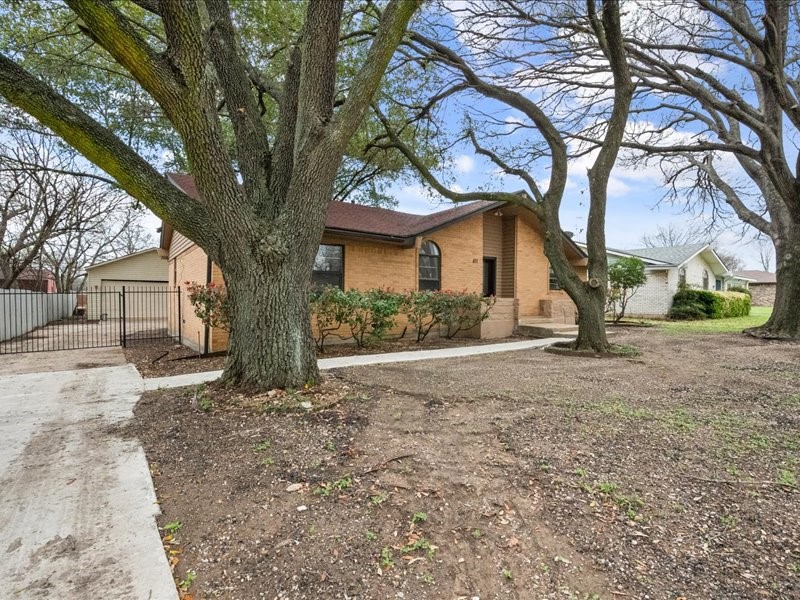 811 Green Pastures Drive Cedar Hill TX 75104
