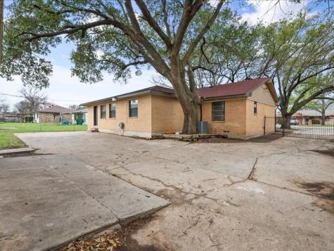 811 Green Pastures Drive Cedar Hill TX 75104