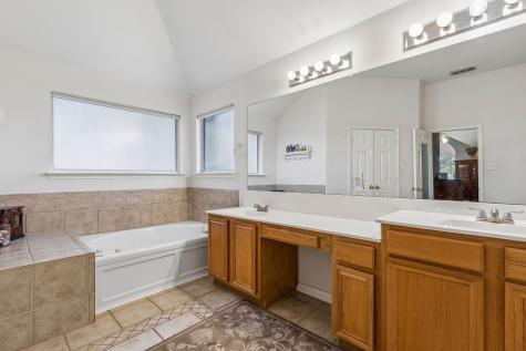 405 Stoneleigh Circle Lake Dallas TX 75065