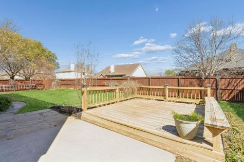 405 Stoneleigh Circle Lake Dallas TX 75065