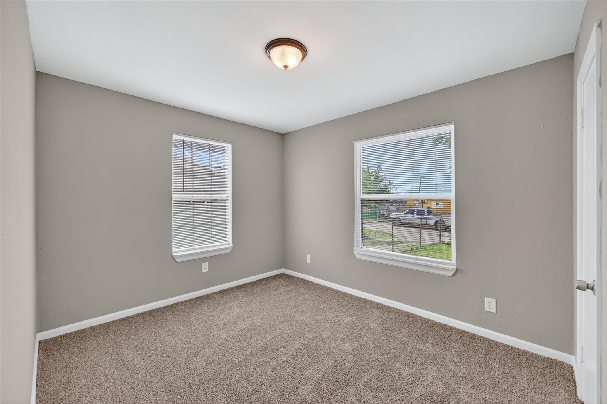 1119 E Cantey Street Fort Worth TX 76104