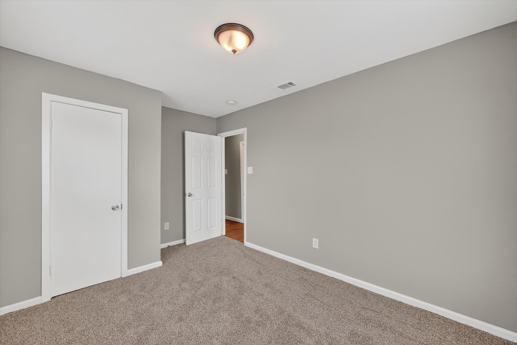 1119 E Cantey Street Fort Worth TX 76104