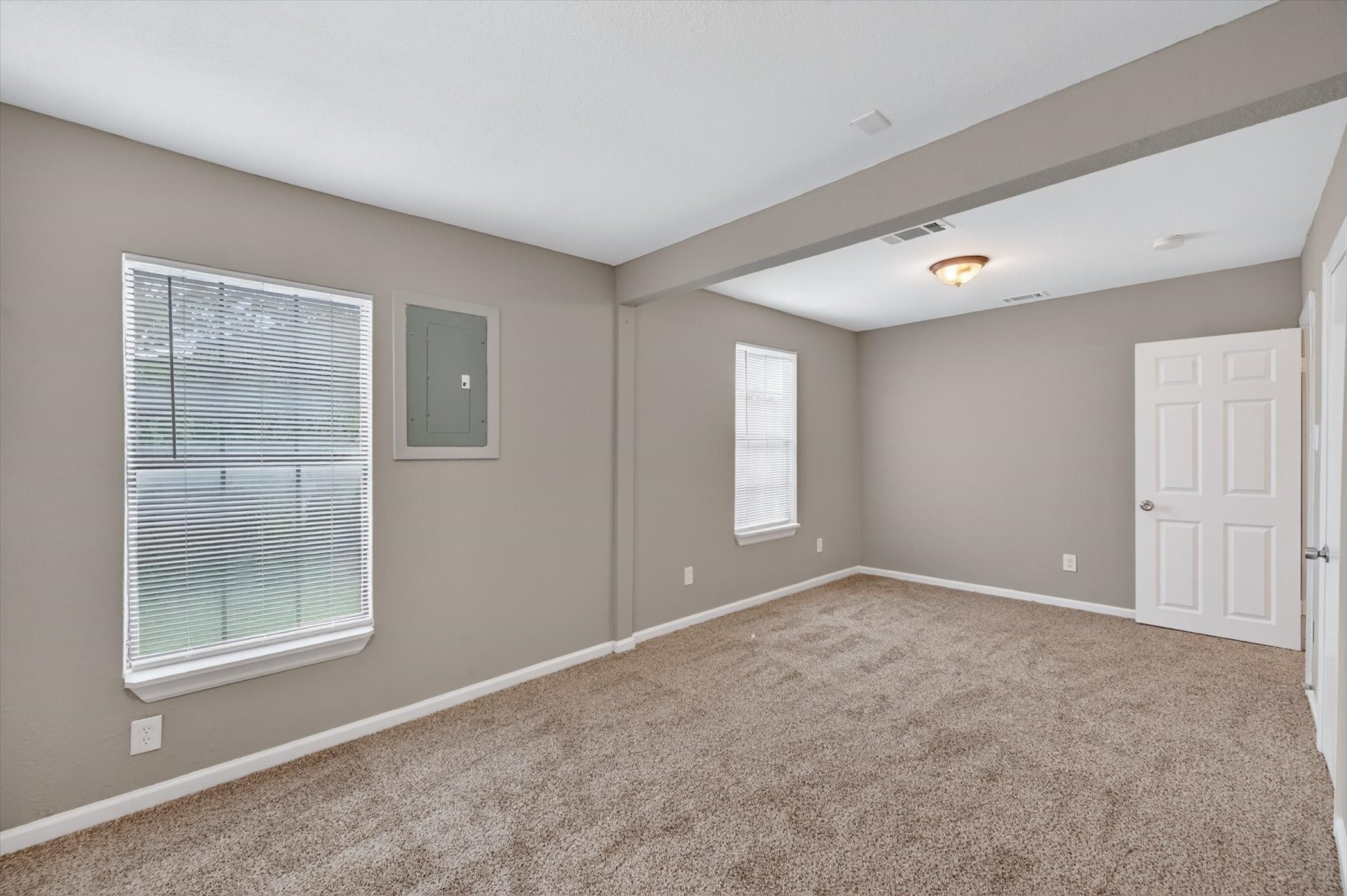 1119 E Cantey Street Fort Worth TX 76104