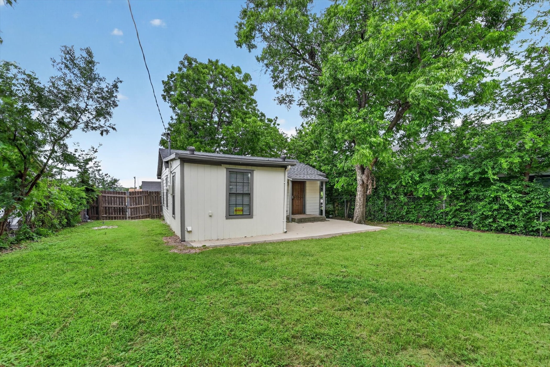 1119 E Cantey Street Fort Worth TX 76104
