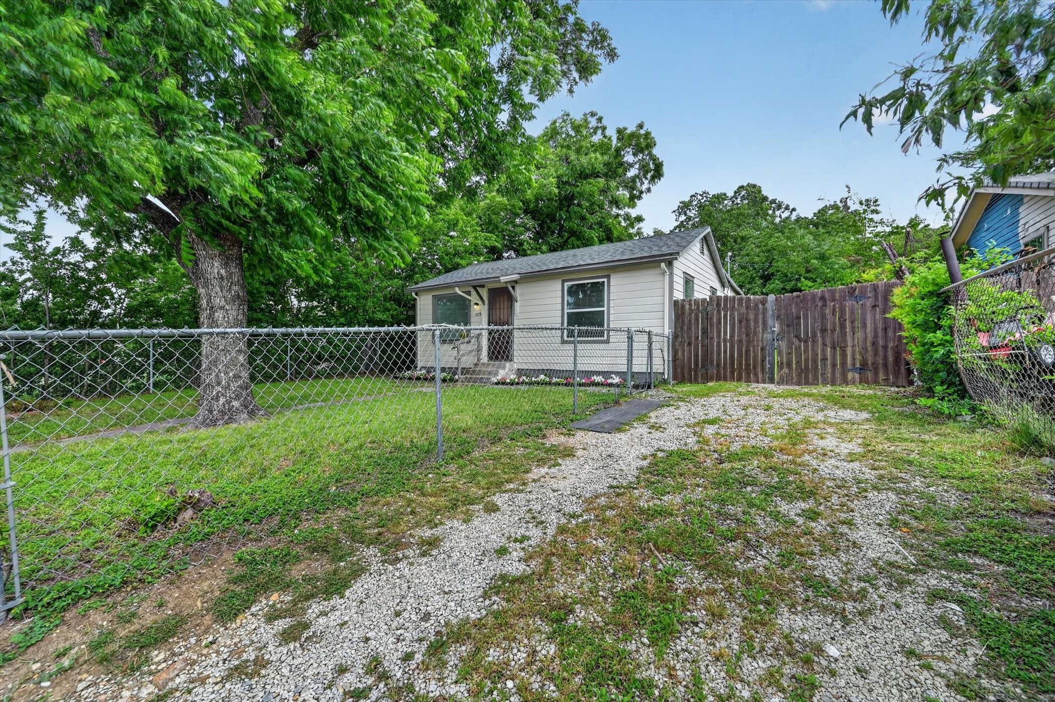 1119 E Cantey Street Fort Worth TX 76104