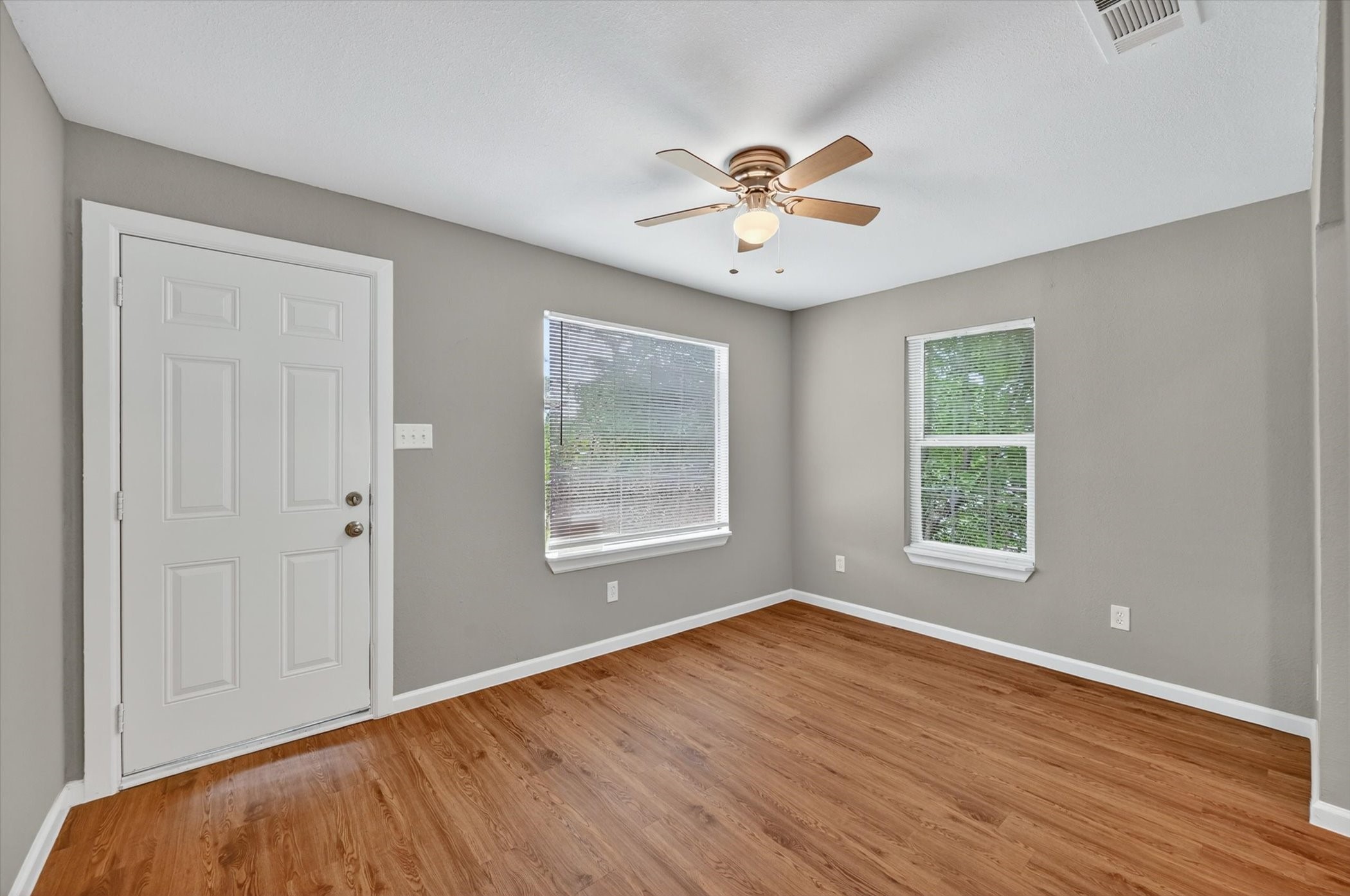 1119 E Cantey Street Fort Worth TX 76104
