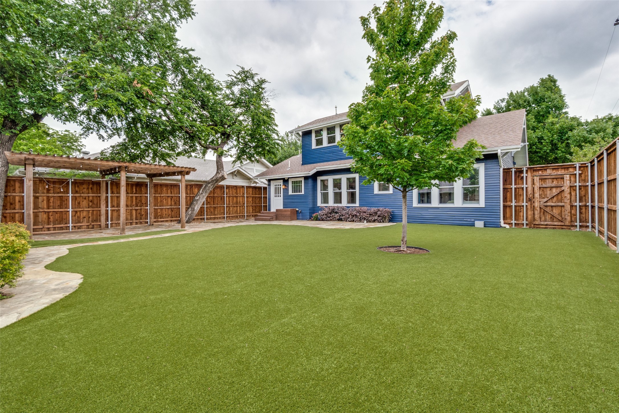 701 Dumont Street Dallas TX 75214