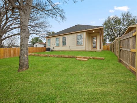 1033 E Bowie Street Fort Worth TX 76104