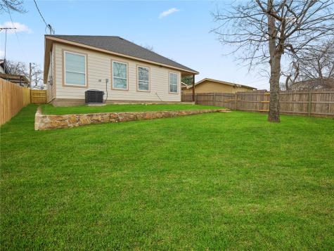 1033 E Bowie Street Fort Worth TX 76104