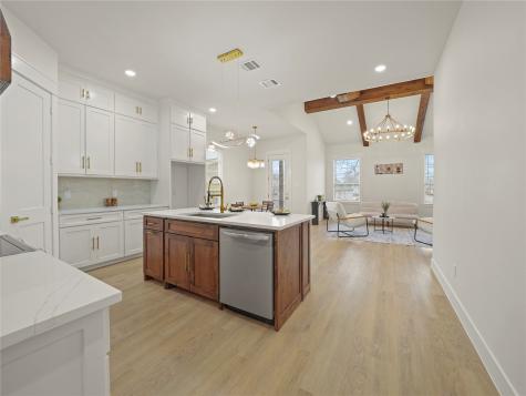 1033 E Bowie Street Fort Worth TX 76104