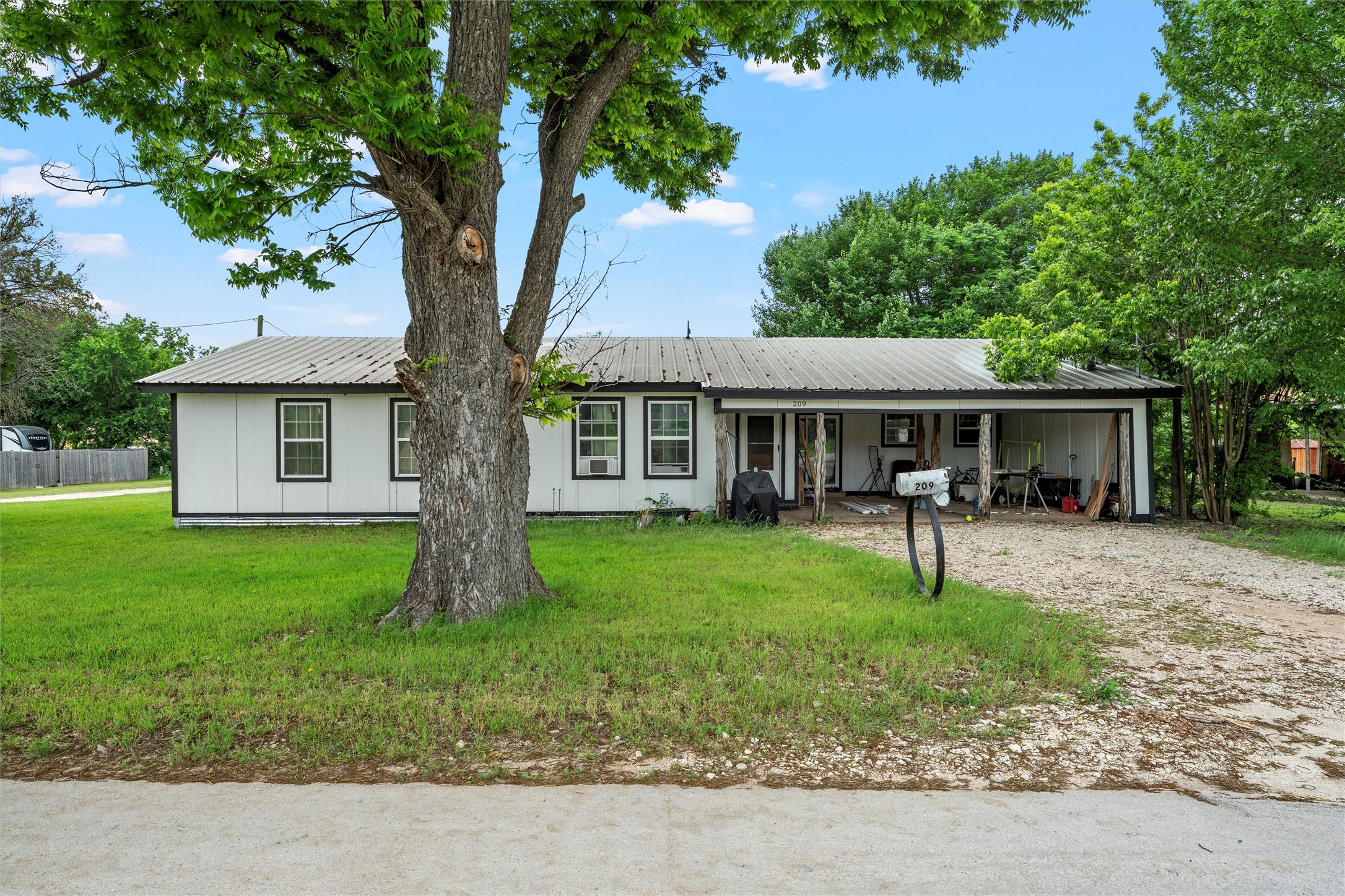 209 N Goddard Street Mart TX 76664