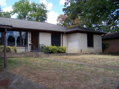 1317 W Hull Street Denison TX 75020