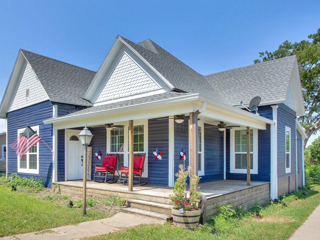 101 S Carter Street Whitewright TX 75491