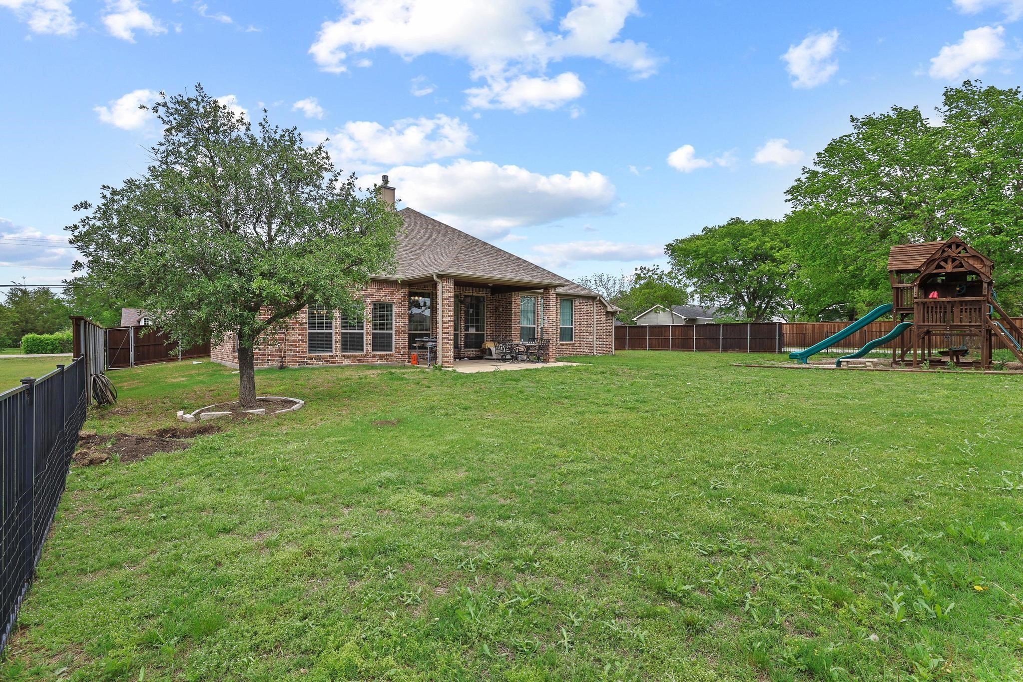 603 E Saunders Street Trenton TX 75490
