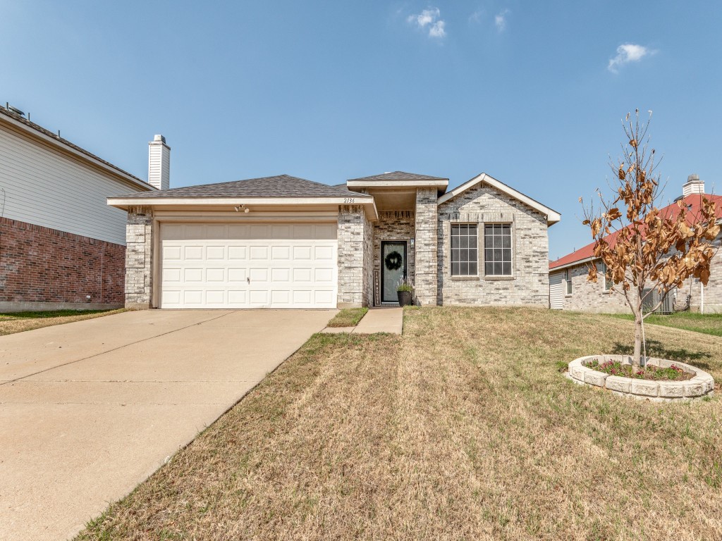 2136 W Grove Lane Grand Prairie TX 75052