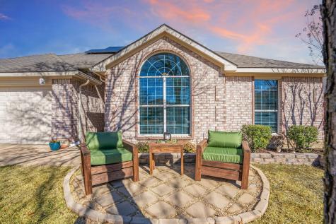 952 Virginia Lane Saginaw TX 76179