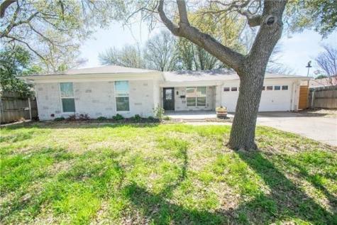917 SW Hillside Drive Burleson TX 76028
