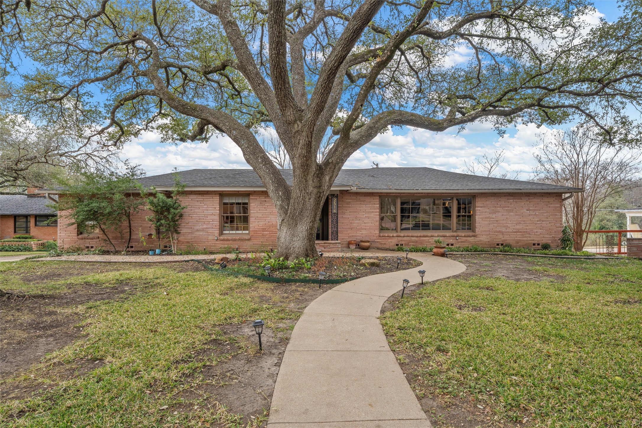 2516 Old Oaks Drive Waco TX 76710