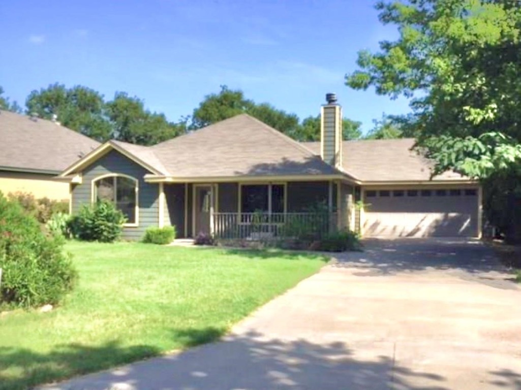 720 E Moore Street Granbury TX 76048