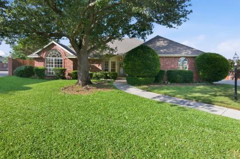 729 Bent Tree Court Hurst TX 76054