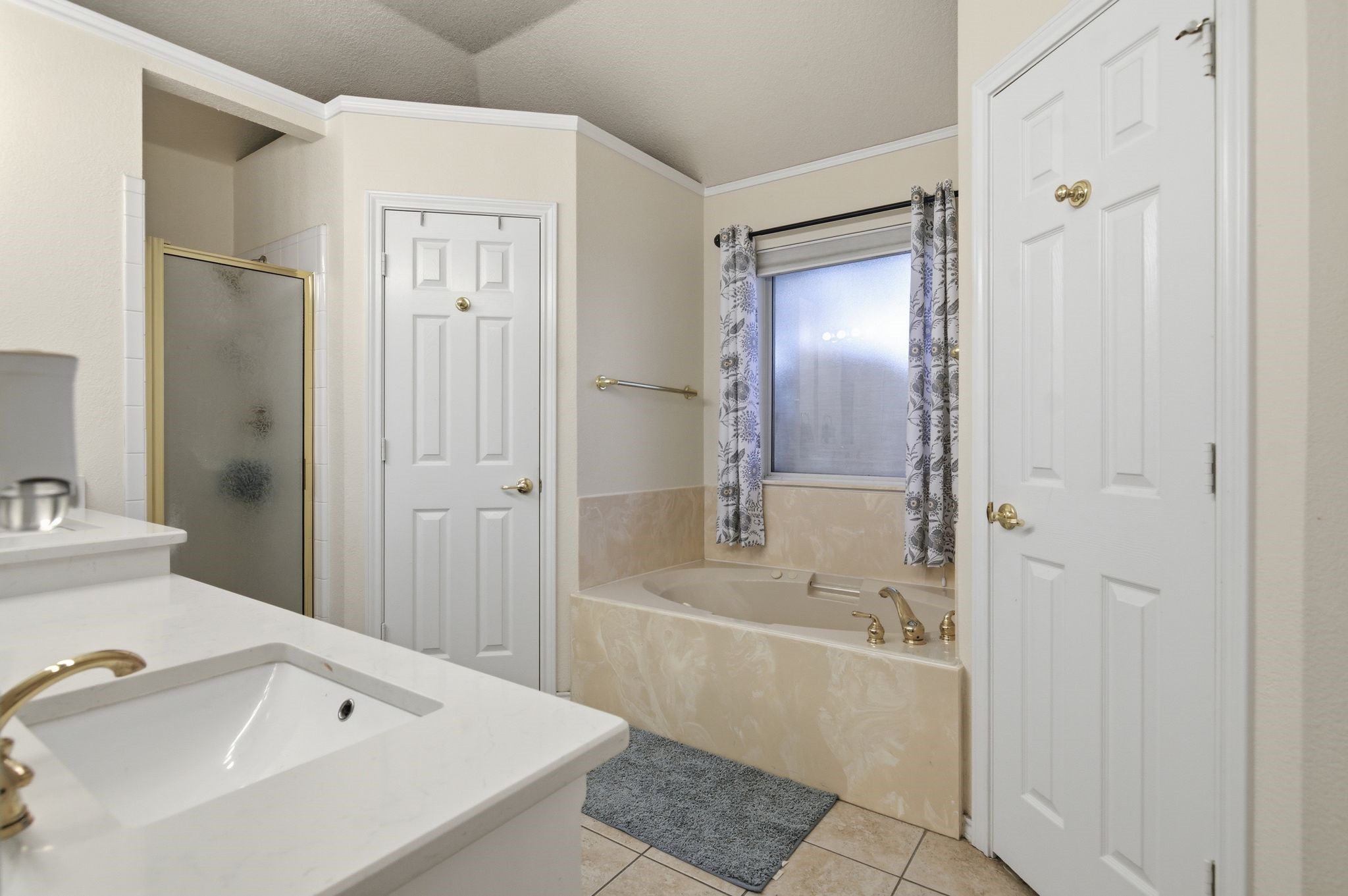 729 Bent Tree Court Hurst TX 76054