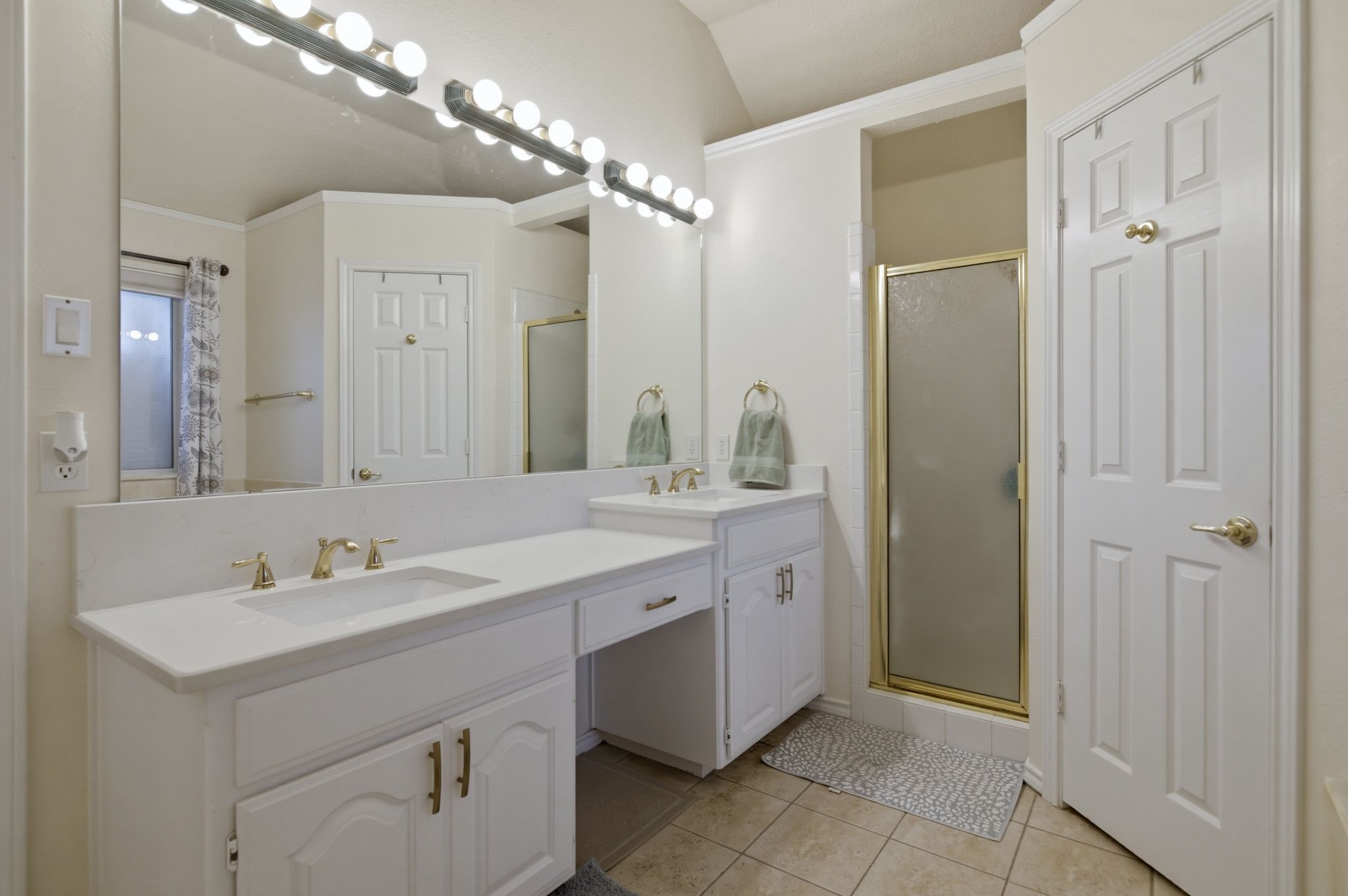 729 Bent Tree Court Hurst TX 76054