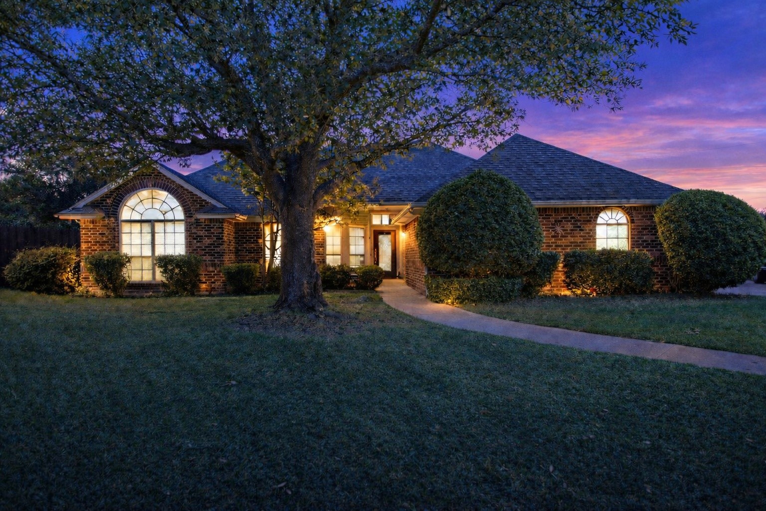 729 Bent Tree Court Hurst TX 76054