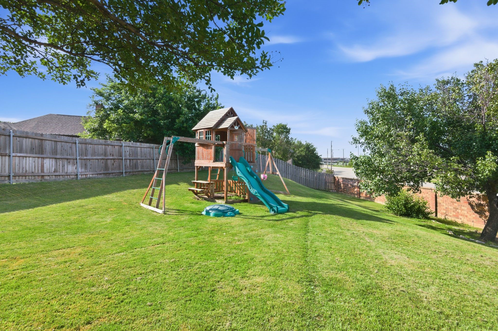 729 Bent Tree Court Hurst TX 76054