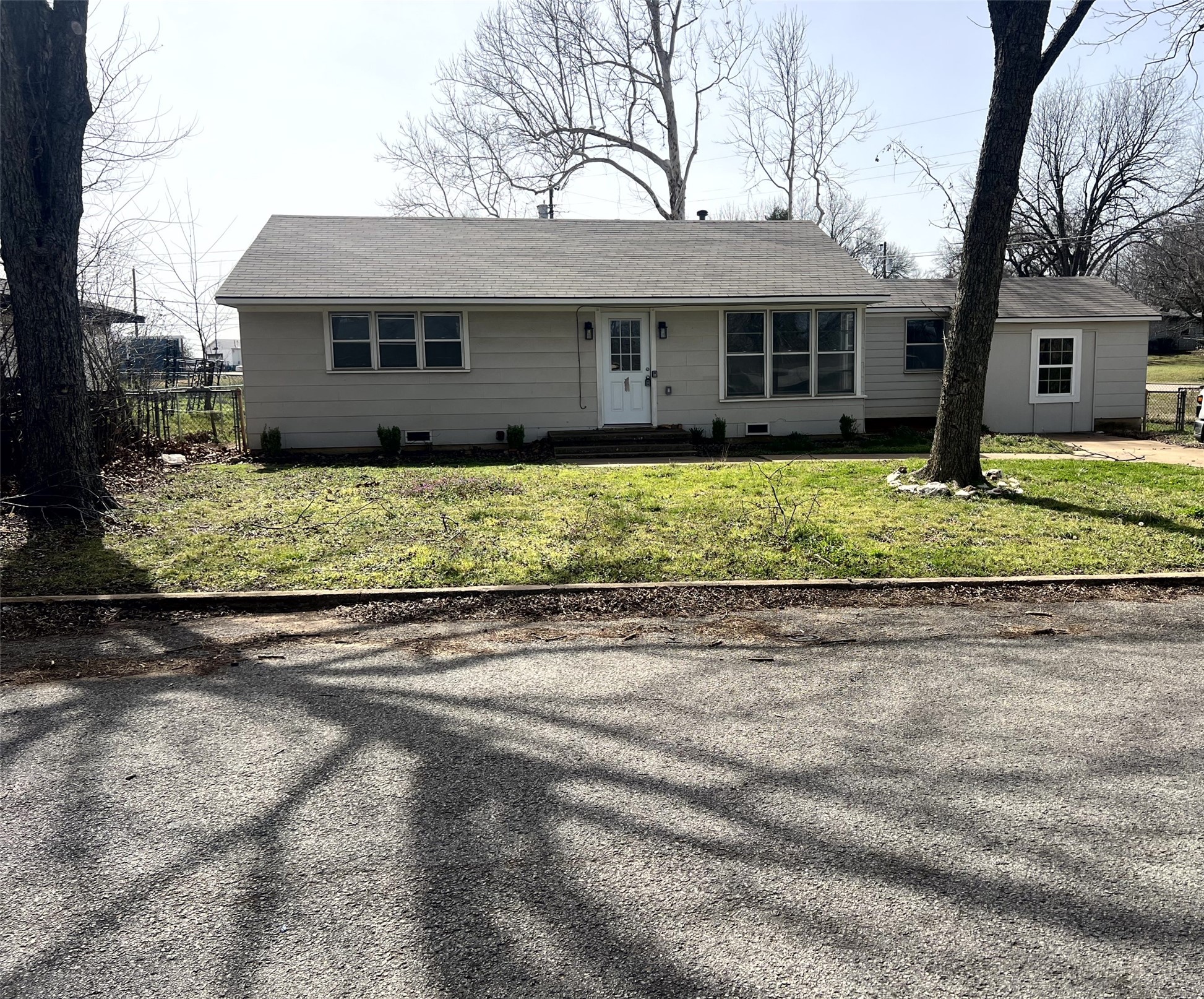 2912 W Elm Street Denison TX 75020