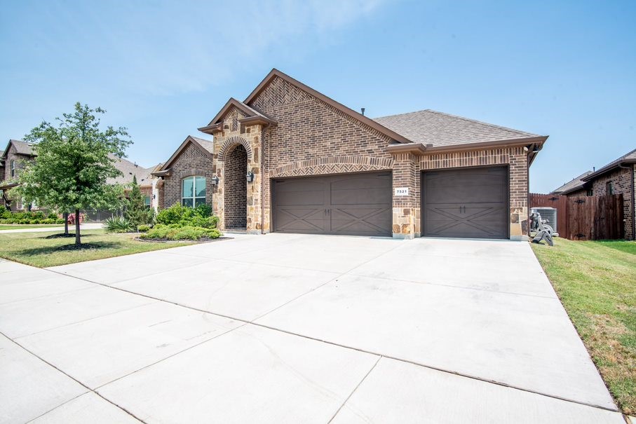 7521 Sweetwater Lane Arlington TX 76002