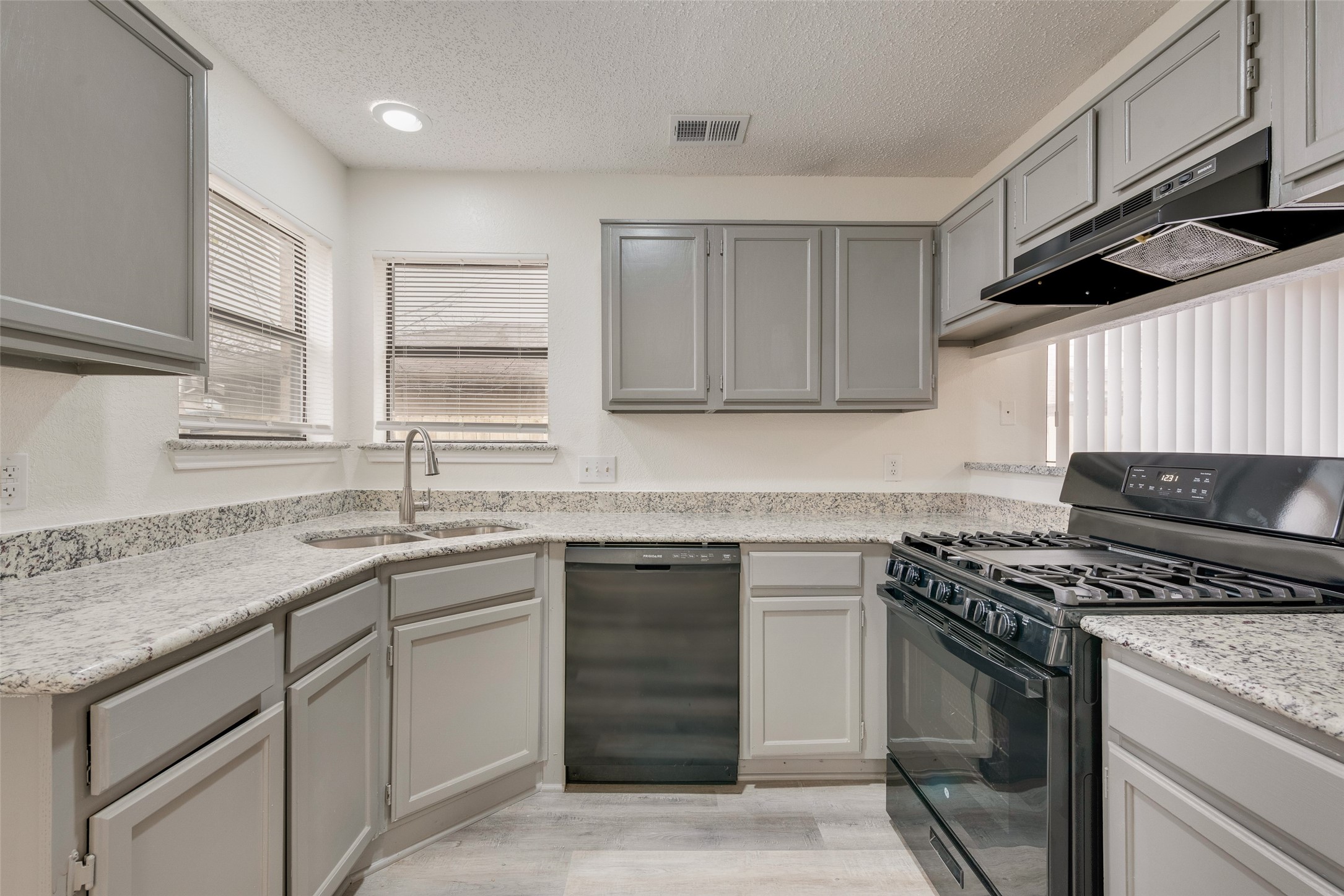 11805 Eloise Drive Balch Springs TX 75180